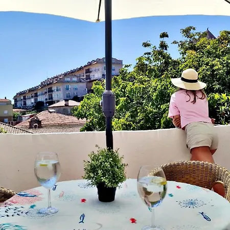 Holibai, Curuxa, Tranquilidad En El Casco Historico De Baiona